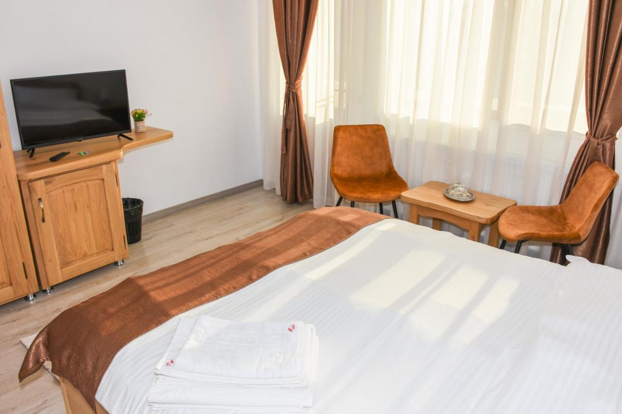 Tomis House Hotell Curtea de Argeş Exteriör bild