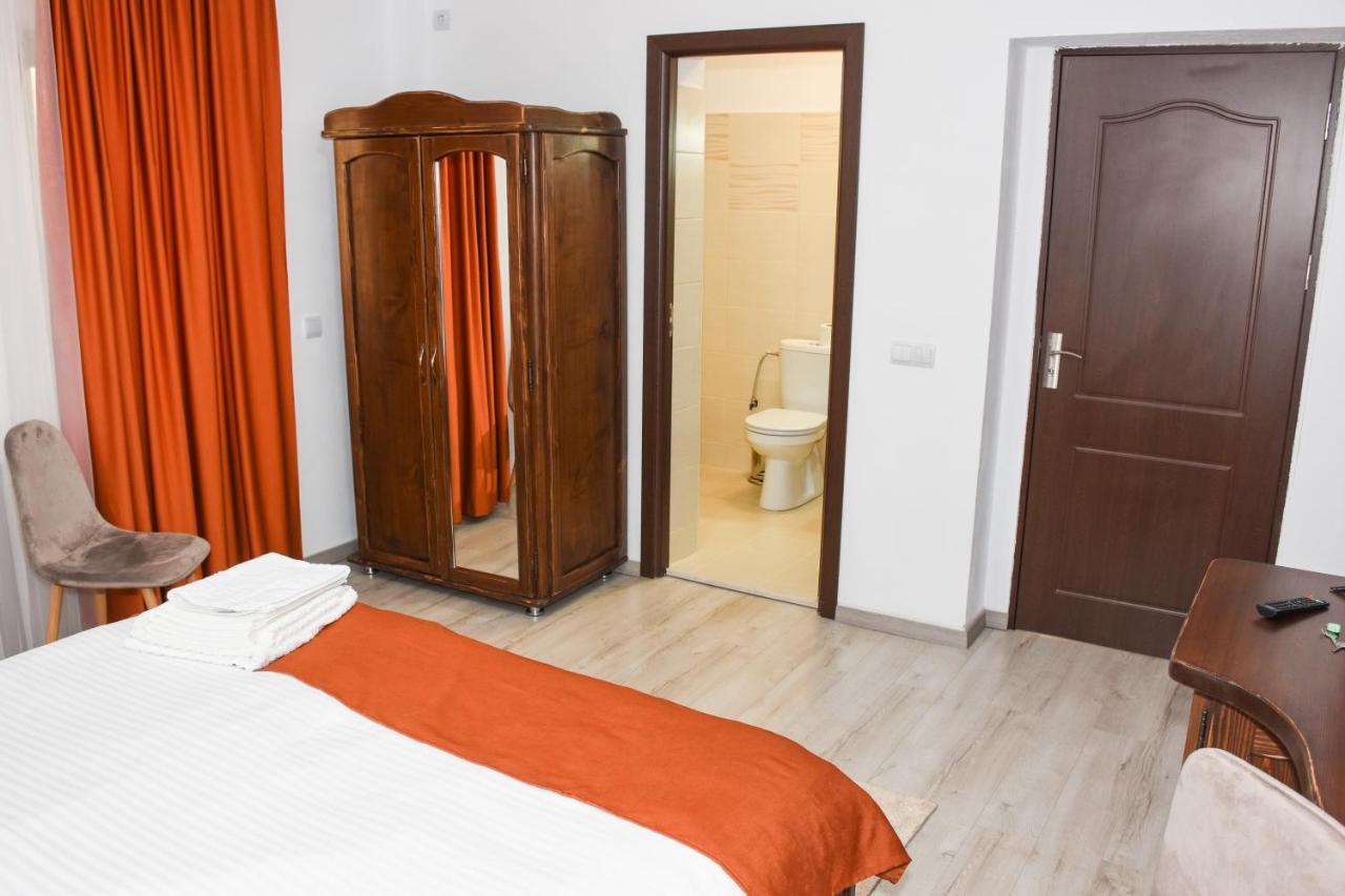 Tomis House Hotell Curtea de Argeş Exteriör bild
