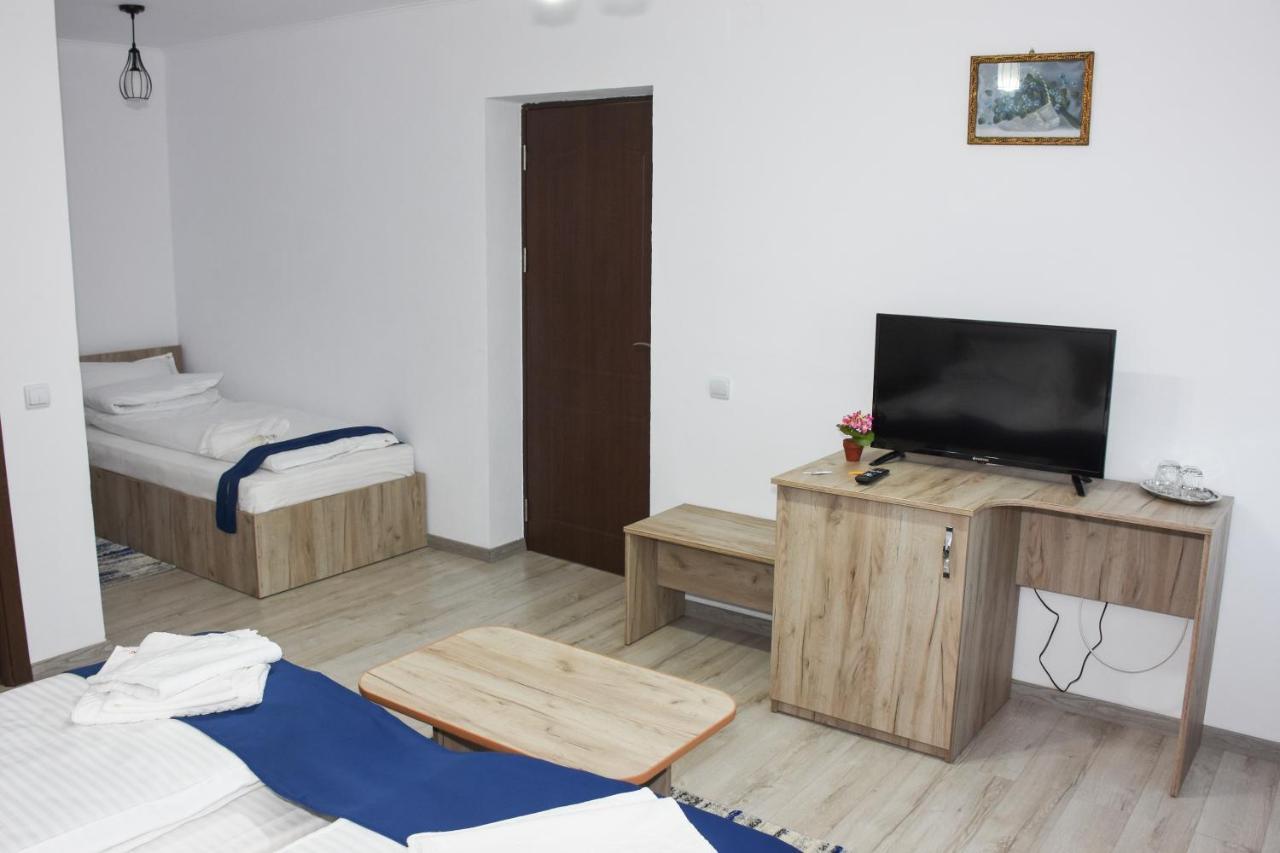 Tomis House Hotell Curtea de Argeş Exteriör bild